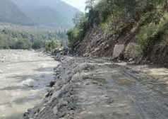 कुल्लू-मनाली नेशनल हाइवे को बाढ़ से बचाने के लिए 400 करोड़ मंजूर, फिलहाल अस्थायी रूप से बहाल