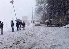 चोटियों पर बर्फ, मैदानी इलाकों में खतरा! हिमाचल में मौसम ने बदली चाल—आज बारिश-ओलावृष्टि का अलर्ट