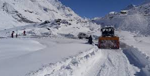 हिमाचल का मौसम बना पहेली: ऊपर बर्फ, नीचे बढ़ेगी तपिश—क्या है वजह?