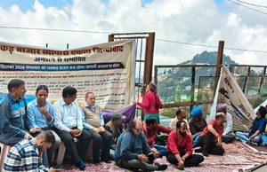शिमला के लक्कड़ बाजार में तहबाजारियों की वापसी पर बवाल, व्यापारियों ने दुकानें बंद कर शुरू किया अनशन; चक्का जाम की चेतावनी