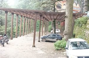 शिमला के जाखू में पार्किंग निर्माण पर उठे सवाल! 44 लाख का काम अब 70 लाख तक पहुंचा, 20 फीट ऊंचे ढांचे ने बढ़ाया विवाद