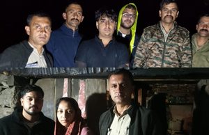 चूड़धार के घने जंगल में रातभर फंसे रहे 4 श्रद्धालु, जब पुलिस ने शुरू किया रेस्क्यू तो सामने आई पूरी कहानी…